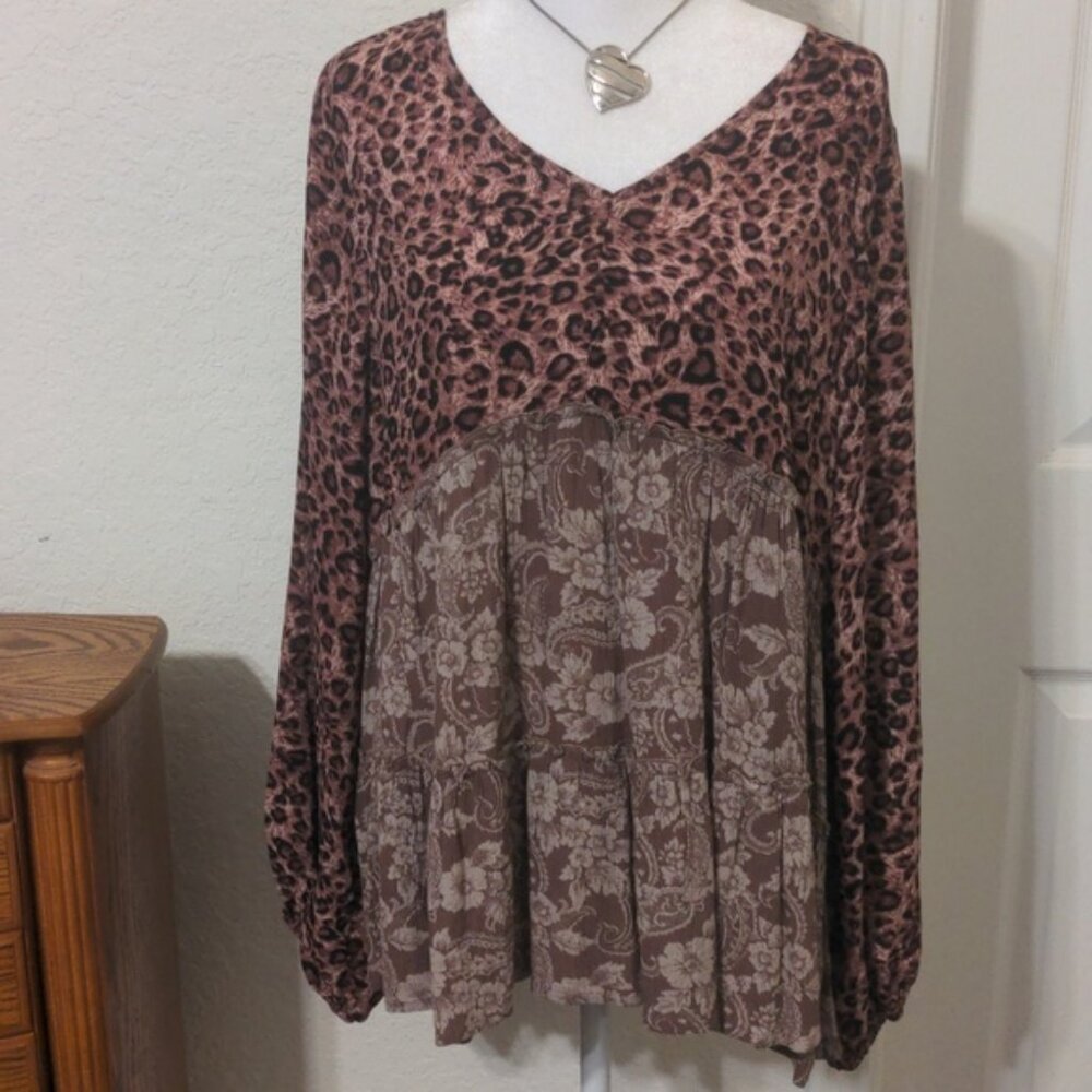 Oddy Women's Cheetah & Paisley Contrasting Print  V-Neck Top Shirt. Size M NWOT